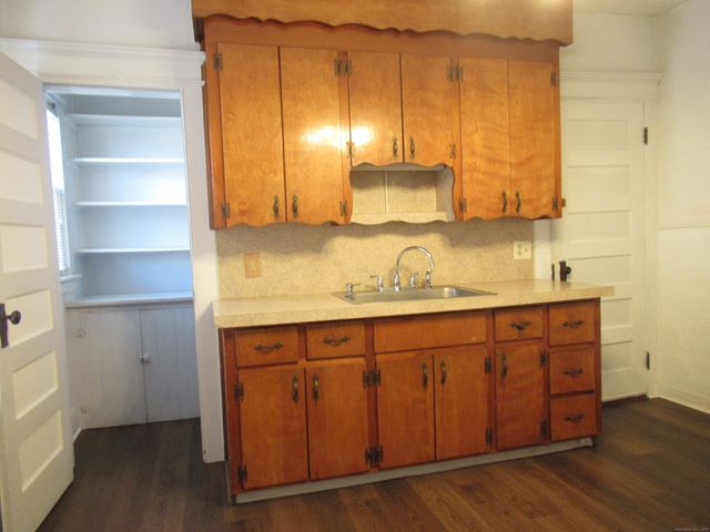 53 Eaton Street 2nd Floor, Bridgeport, CT 06604