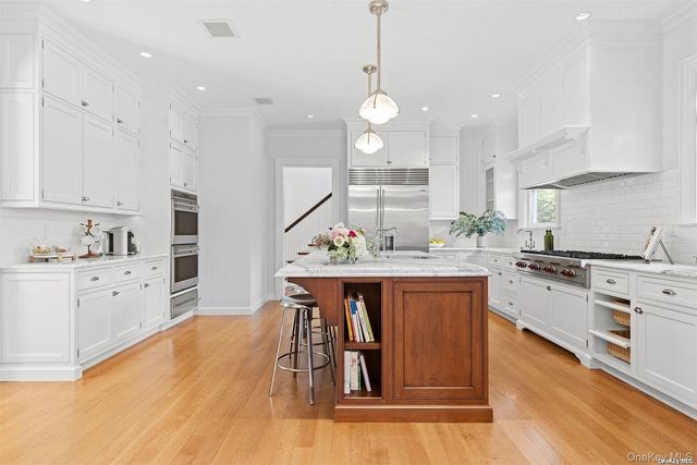 50 South Drive, Manhasset, NY 11030