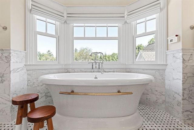 50 South Drive, Manhasset, NY 11030