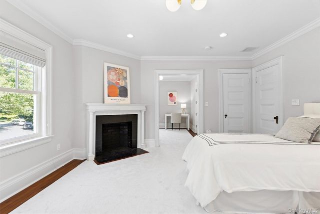 50 South Drive, Manhasset, NY 11030