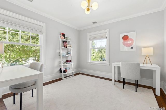 50 South Drive, Manhasset, NY 11030