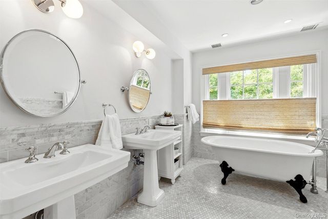 50 South Drive, Manhasset, NY 11030