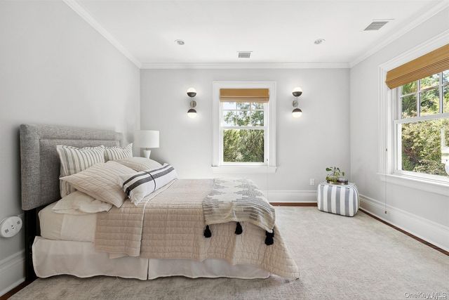 50 South Drive, Manhasset, NY 11030