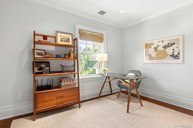 50 South Drive, Manhasset, NY 11030