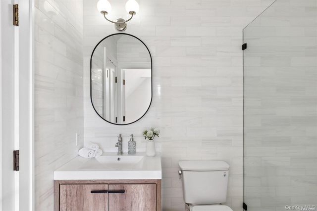 50 South Drive, Manhasset, NY 11030