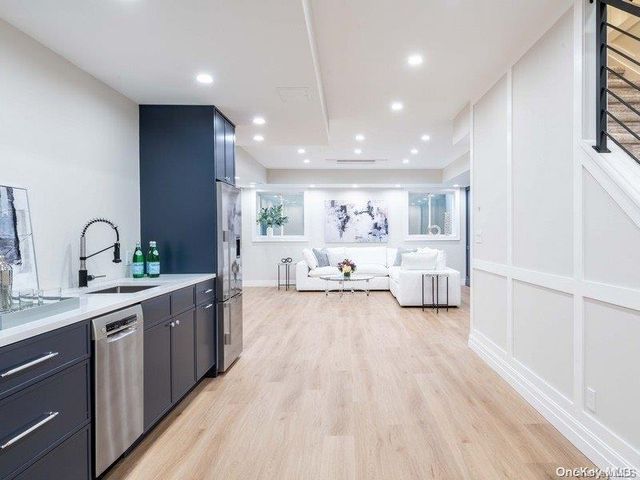 50 South Drive, Manhasset, NY 11030