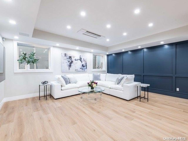 50 South Drive, Manhasset, NY 11030