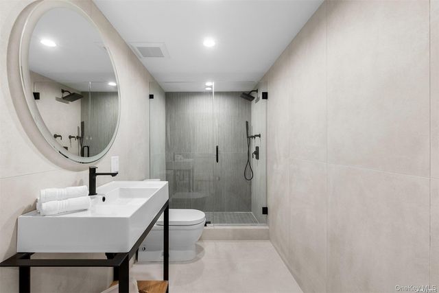 50 South Drive, Manhasset, NY 11030