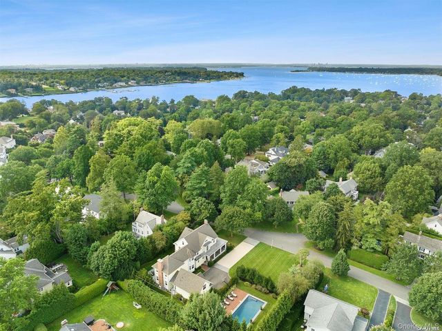 50 South Drive, Manhasset, NY 11030