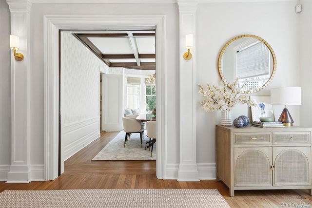 50 South Drive, Manhasset, NY 11030