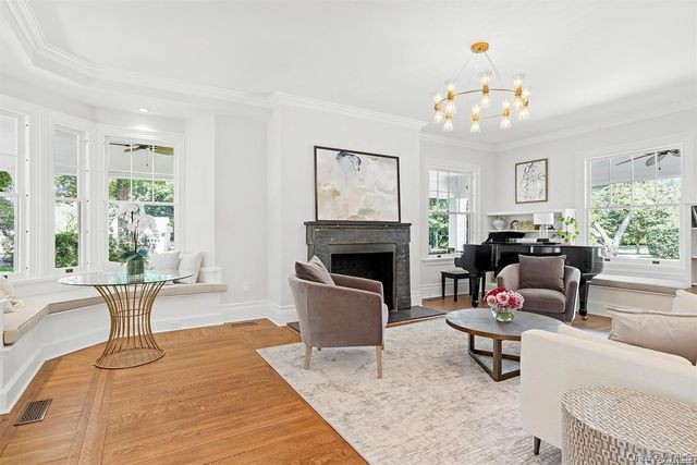 50 South Drive, Manhasset, NY 11030