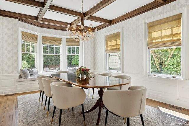 50 South Drive, Manhasset, NY 11030