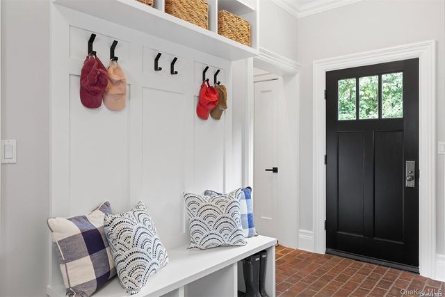 50 South Drive, Manhasset, NY 11030