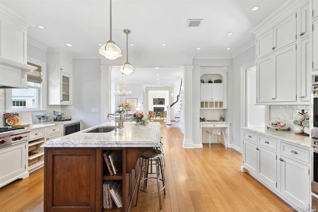 50 South Drive, Manhasset, NY 11030