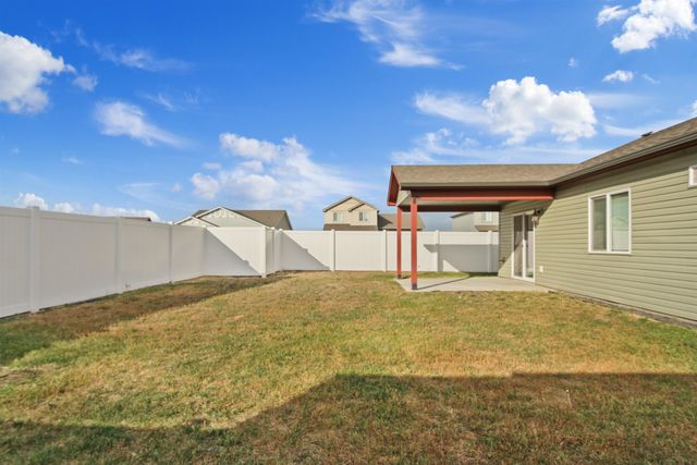 902 S Bogen Ct, Airway Heights, WA 99224