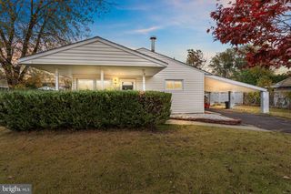 14 DEWBERRY LN, Levittown, PA 19055