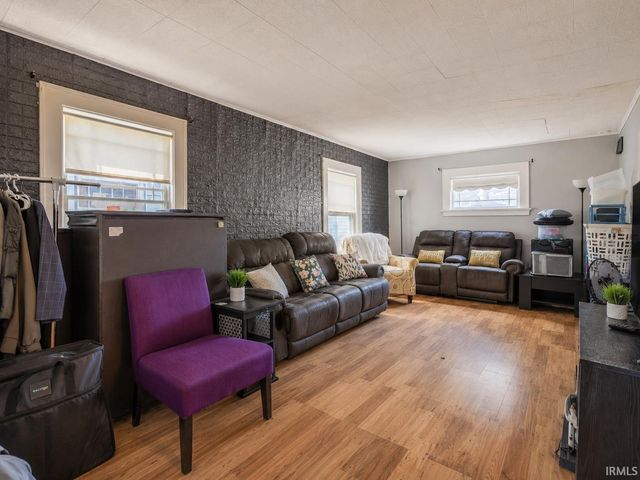 125 E Maple Grove, Fort Wayne, IN 46806