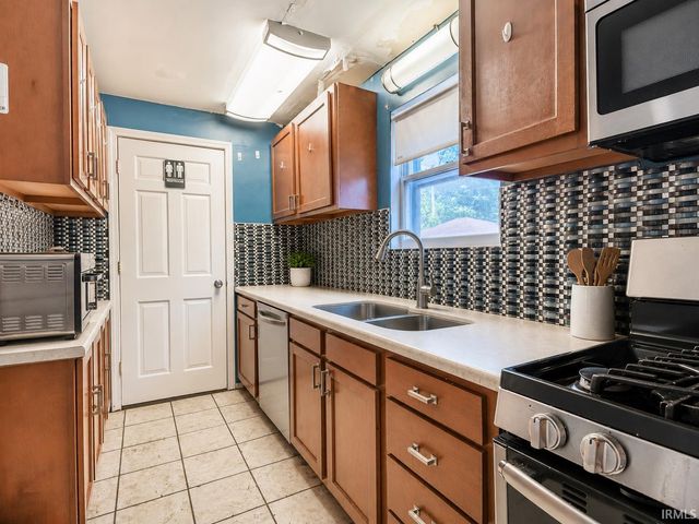 125 E Maple Grove, Fort Wayne, IN 46806