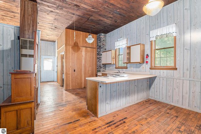 211 E Division Street, Cadillac, MI 49601