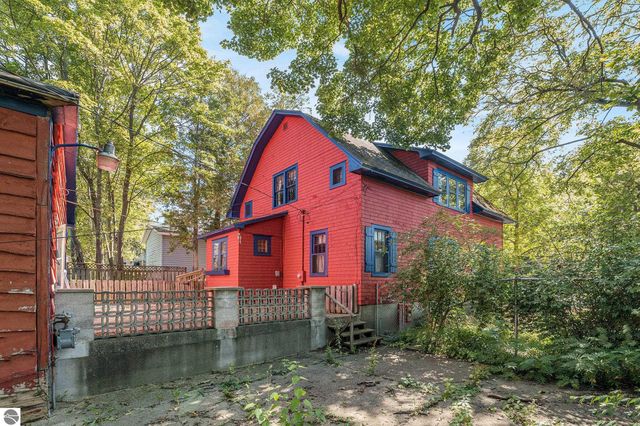 211 E Division Street, Cadillac, MI 49601