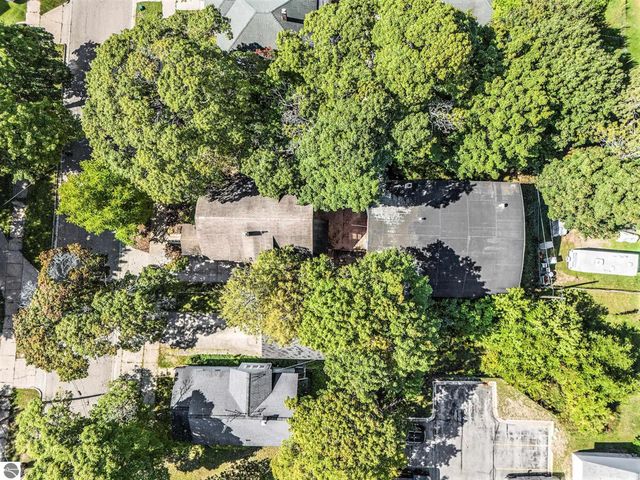 211 E Division Street, Cadillac, MI 49601