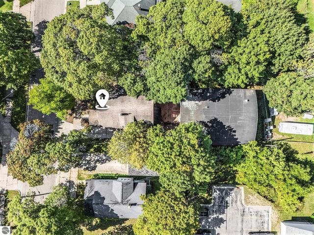 211 E Division Street, Cadillac, MI 49601