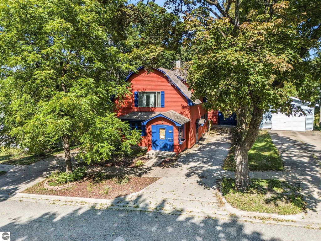 211 E Division Street, Cadillac, MI 49601