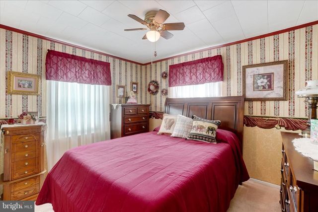 34 HIGH ST, Glen Rock, PA 17327