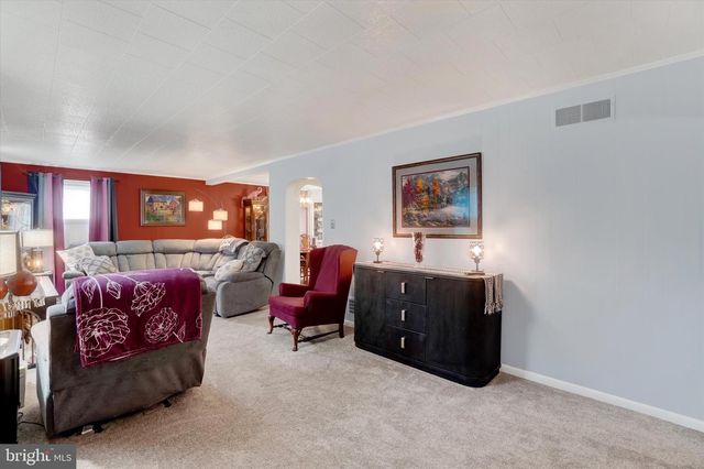 34 HIGH ST, Glen Rock, PA 17327