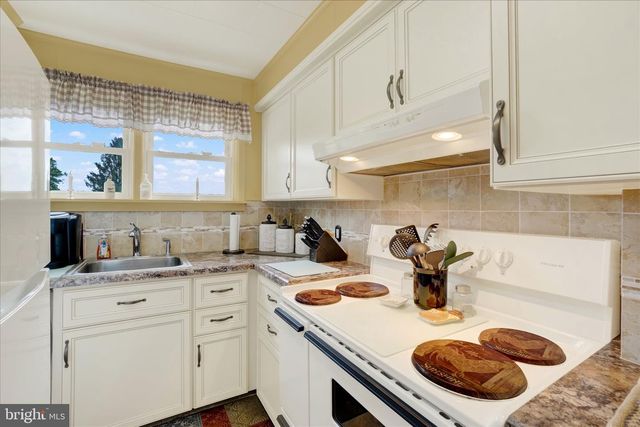 34 HIGH ST, Glen Rock, PA 17327