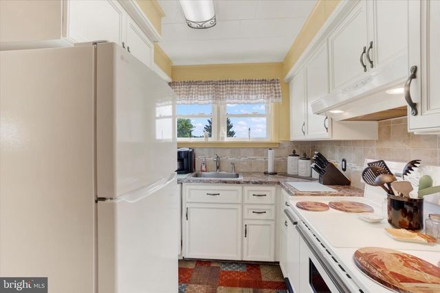 34 HIGH ST, Glen Rock, PA 17327