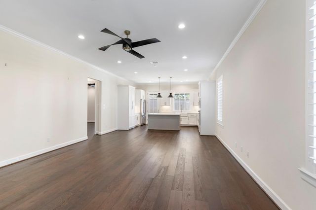 106 Magnolia Green Street, Shenandoah, TX 77384