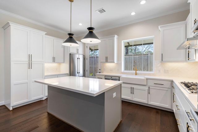 106 Magnolia Green Street, Shenandoah, TX 77384