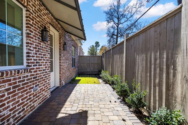 106 Magnolia Green Street, Shenandoah, TX 77384