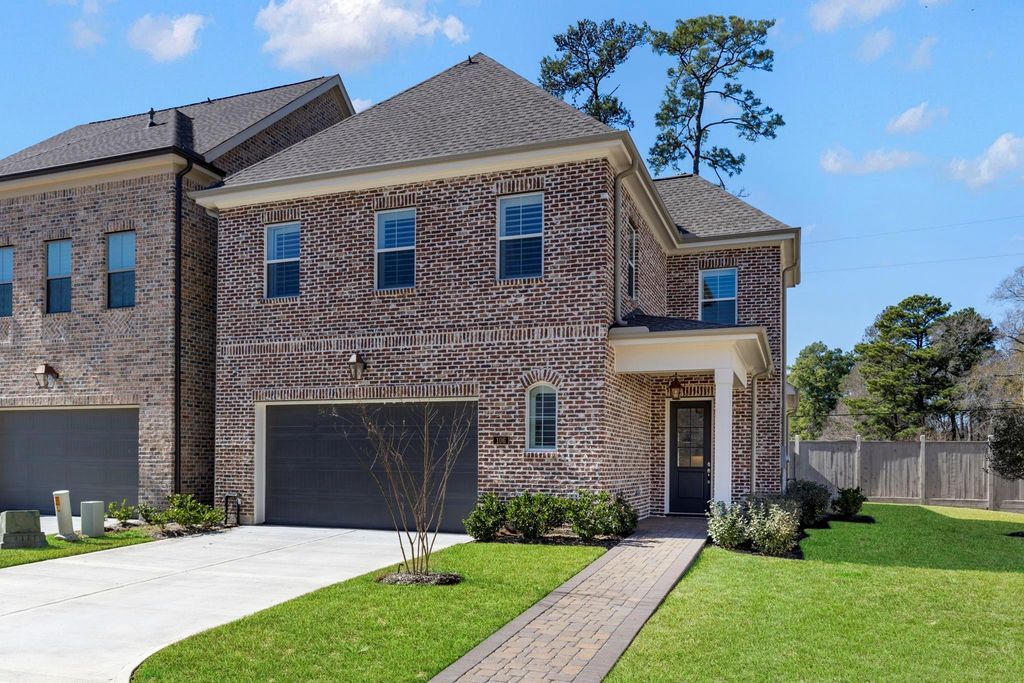 106 Magnolia Green Street, Shenandoah, TX 77384