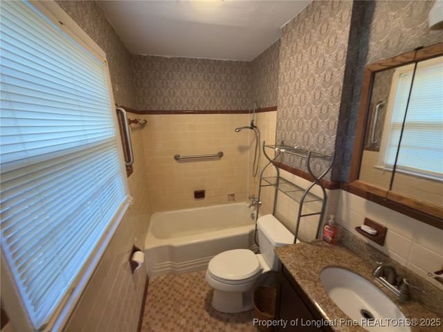 600 W 19th Street, Lumberton, NC 28358