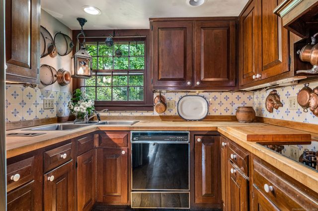 30 Meeting House Lane, Madison, CT 06443