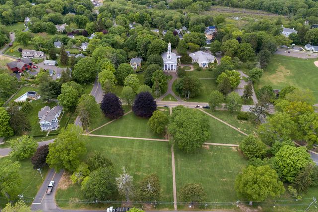 30 Meeting House Lane, Madison, CT 06443