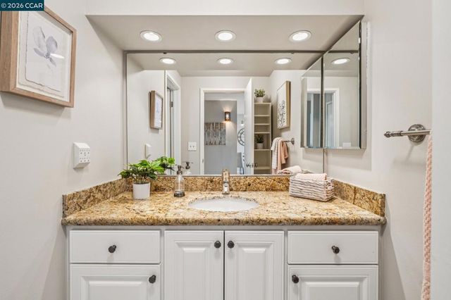 758 Kingston Ave 22, Oakland, CA 94611
