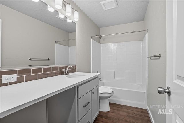 5921 N Backfire Way, Meridian, ID 83646