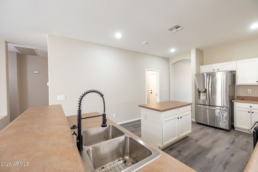 Image 10 of property listing at 4301 E OXFORD Lane, Gilbert, AZ 85295