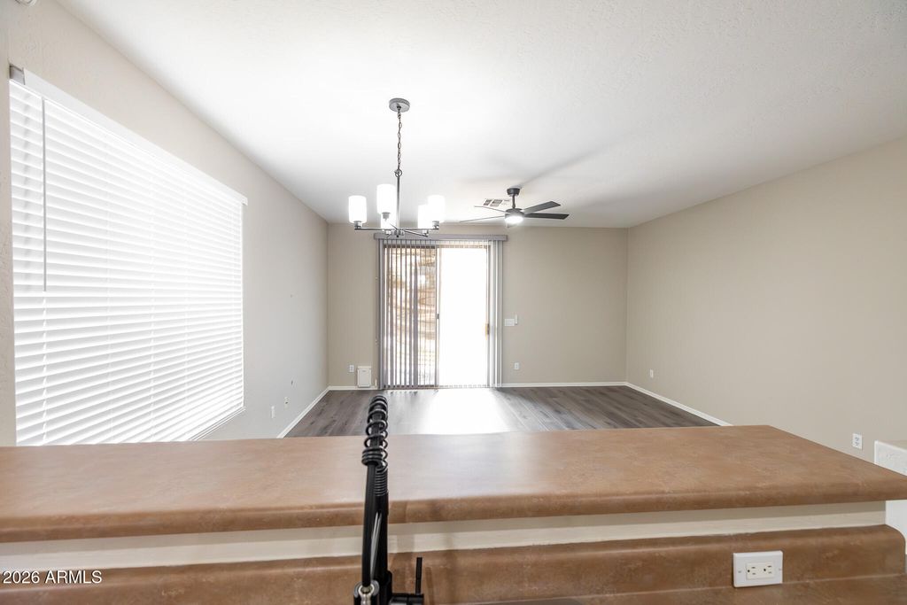 Image 13 of property listing at 4301 E OXFORD Lane, Gilbert, AZ 85295