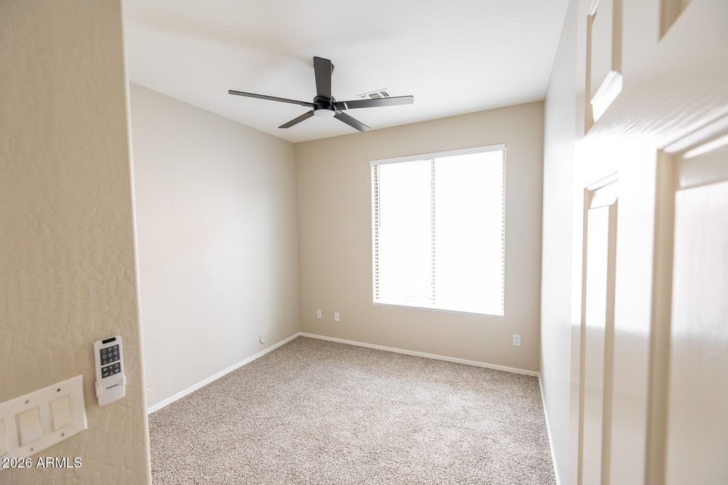Image 17 of property listing at 4301 E OXFORD Lane, Gilbert, AZ 85295