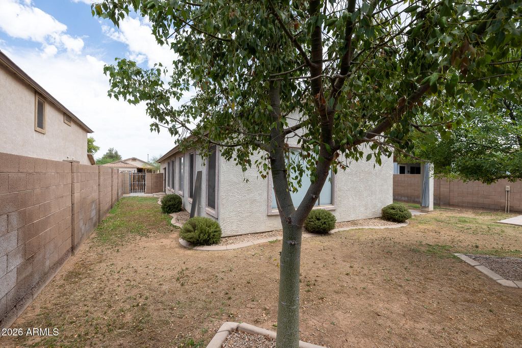 Image 37 of property listing at 4301 E OXFORD Lane, Gilbert, AZ 85295