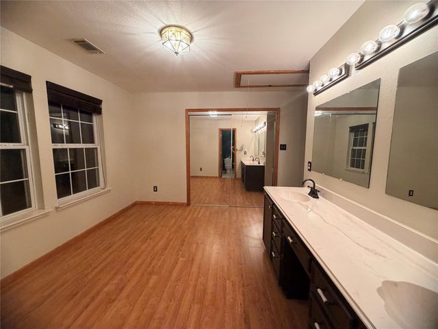 2567 Avenue D, Dickinson, TX 77539