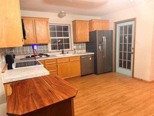 2567 Avenue D, Dickinson, TX 77539