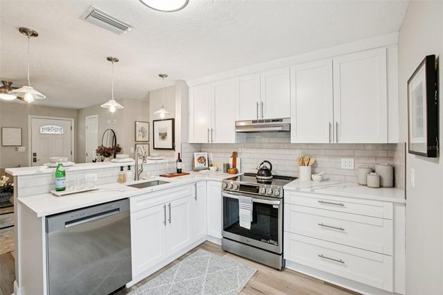 151 SE MONROE CIRCLE N, St Petersburg, FL 33703