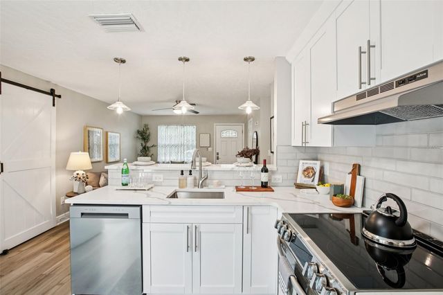 151 SE MONROE CIRCLE N, St Petersburg, FL 33703