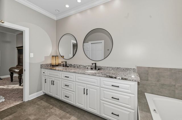 801 Pleasant Valley Dr Unit 19, Little Rock, AR 72227