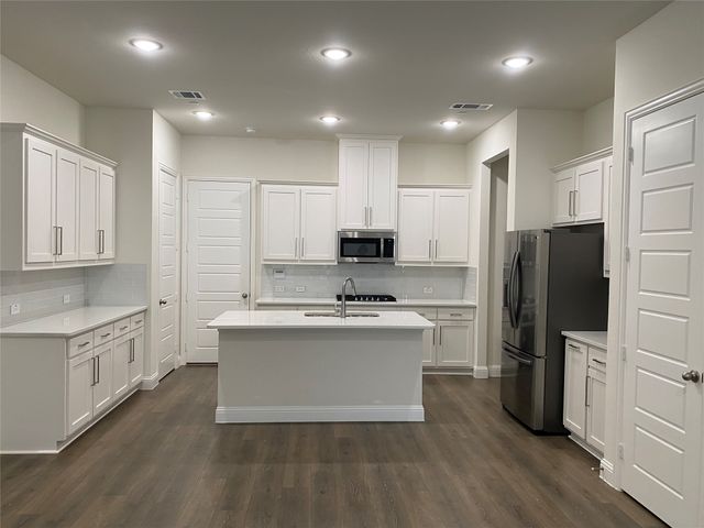 1919 Diyaa Court, Farmers Branch, TX 75234